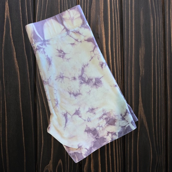 ⭐️ Wāhine Tie Dye Biker Shorts in Poni (purple) - NEW - Picture 4 of 8